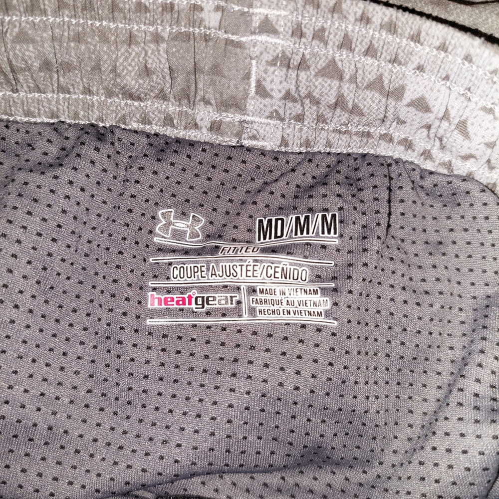 MENS UNDER ARMOUR WORK OUT SHORTS LIKE NEW - Picture 2 of 3